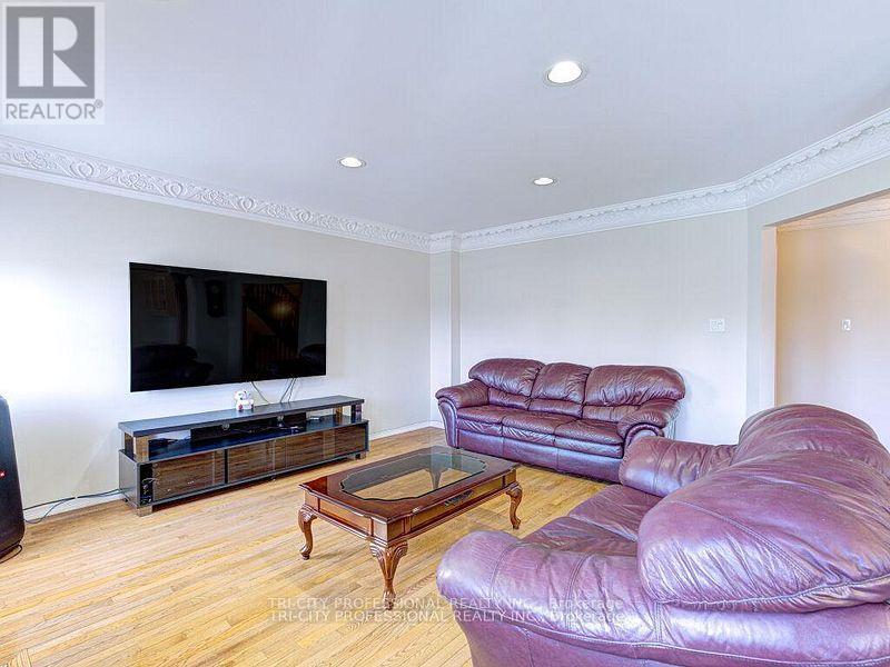 61 WOODVALLEY DRIVE - 24