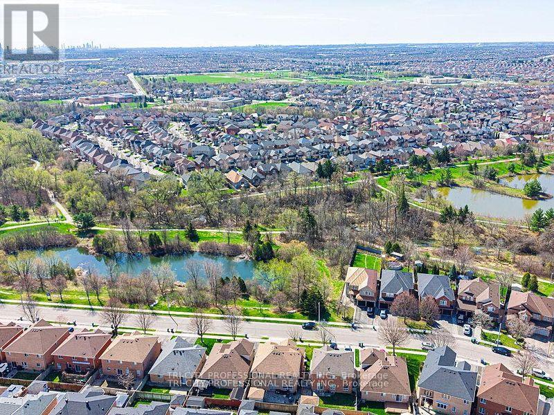 61 WOODVALLEY DRIVE - 44