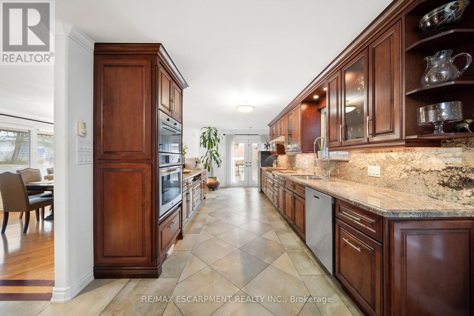 1045 BLOOR STREET - 10