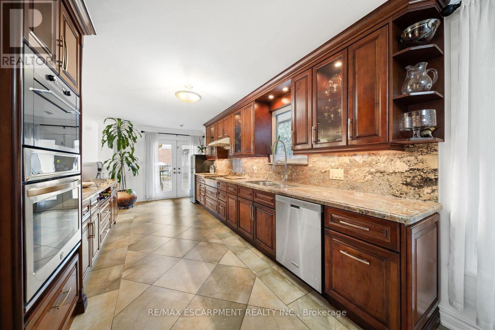 1045 BLOOR STREET - 12