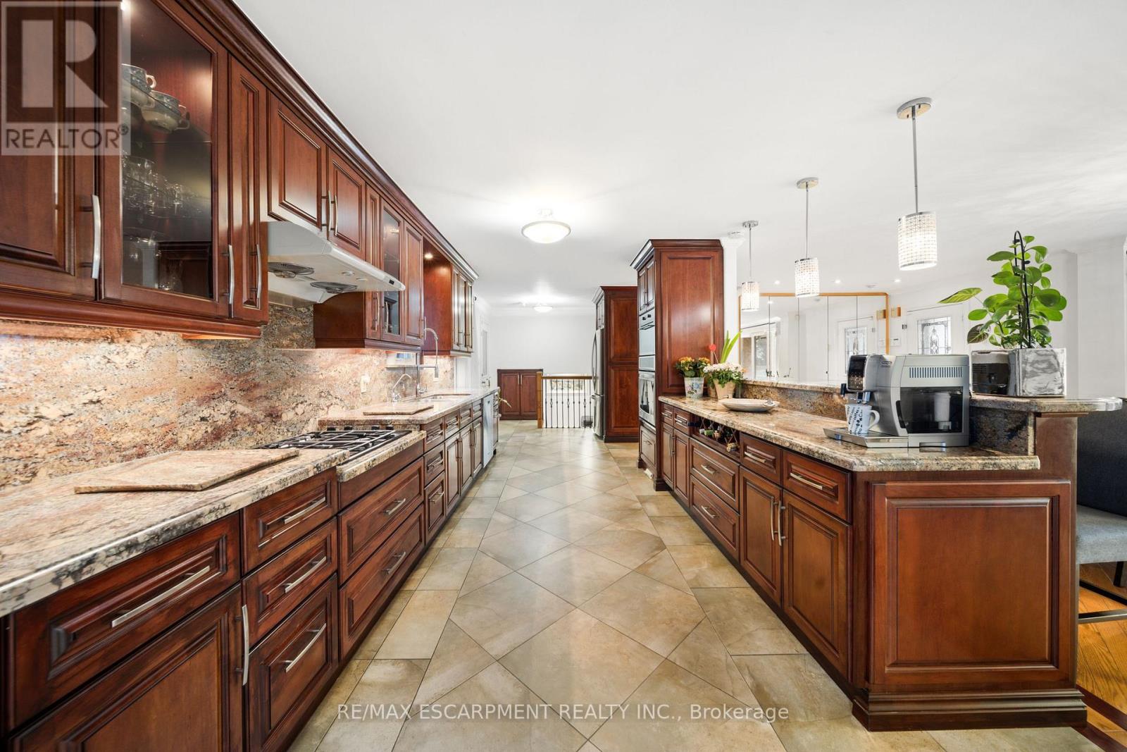 1045 BLOOR STREET - 14