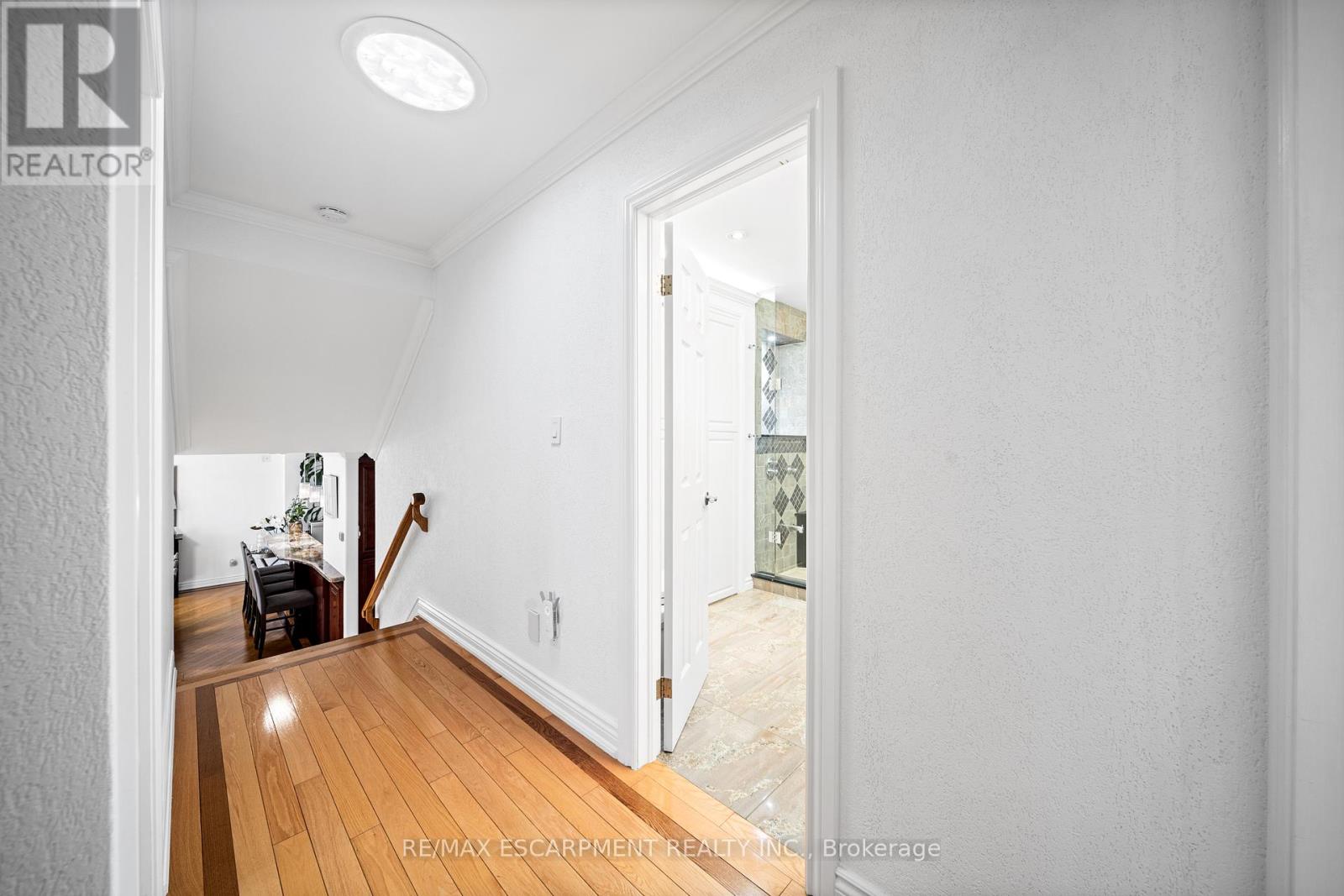 1045 BLOOR STREET - 18