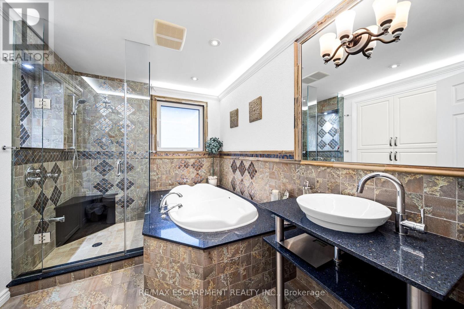 1045 BLOOR STREET - 19