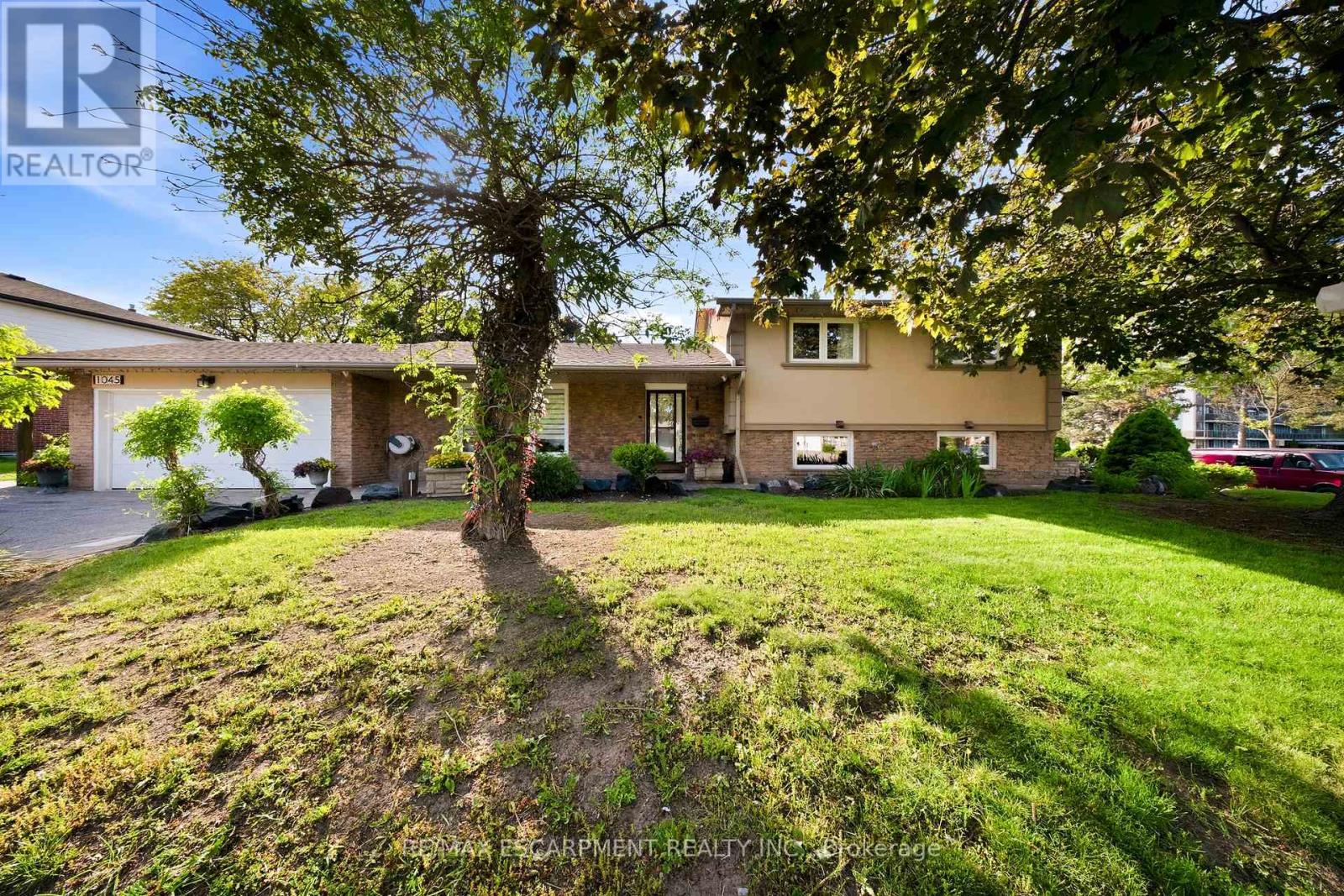 1045 BLOOR STREET - 2