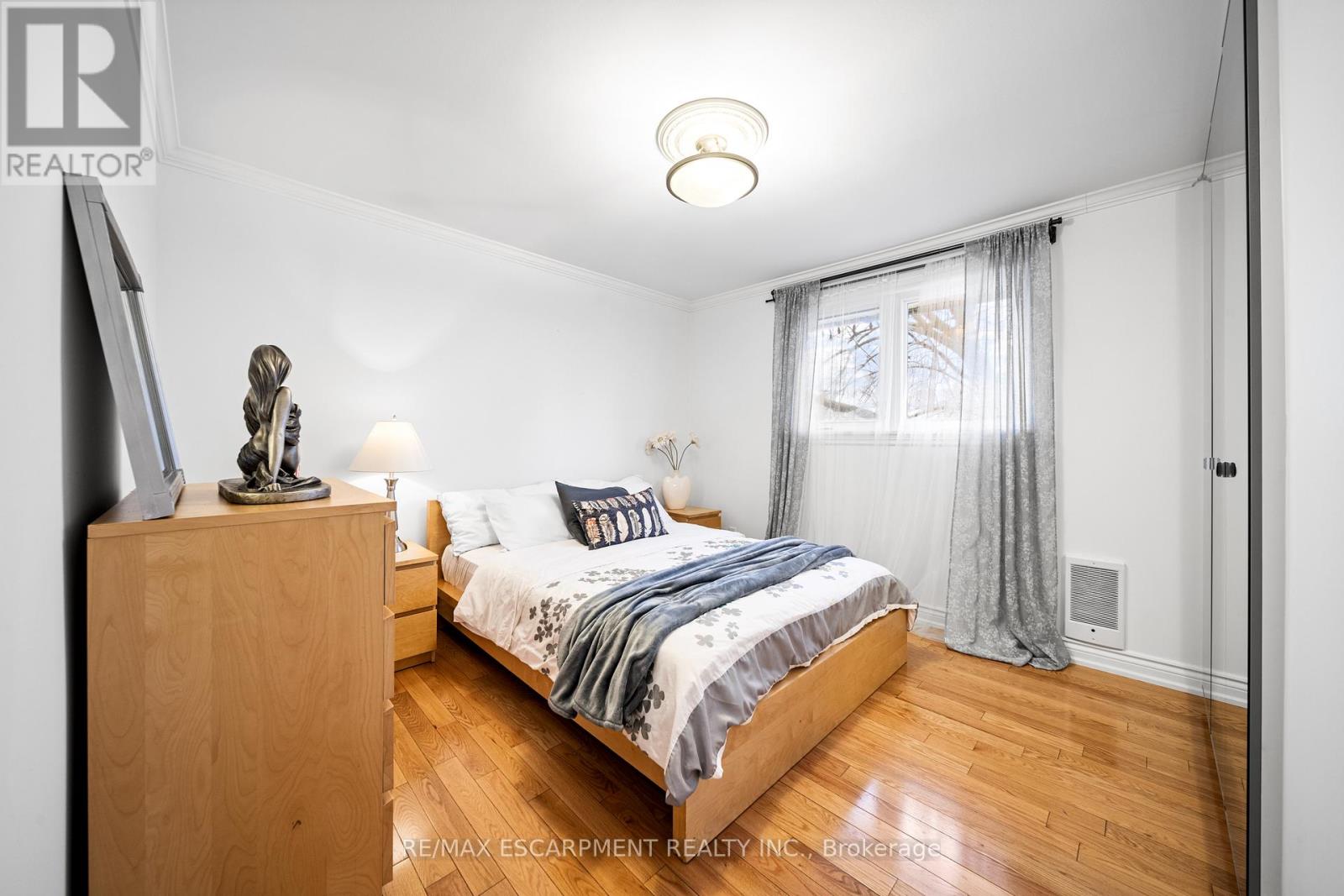 1045 BLOOR STREET - 20