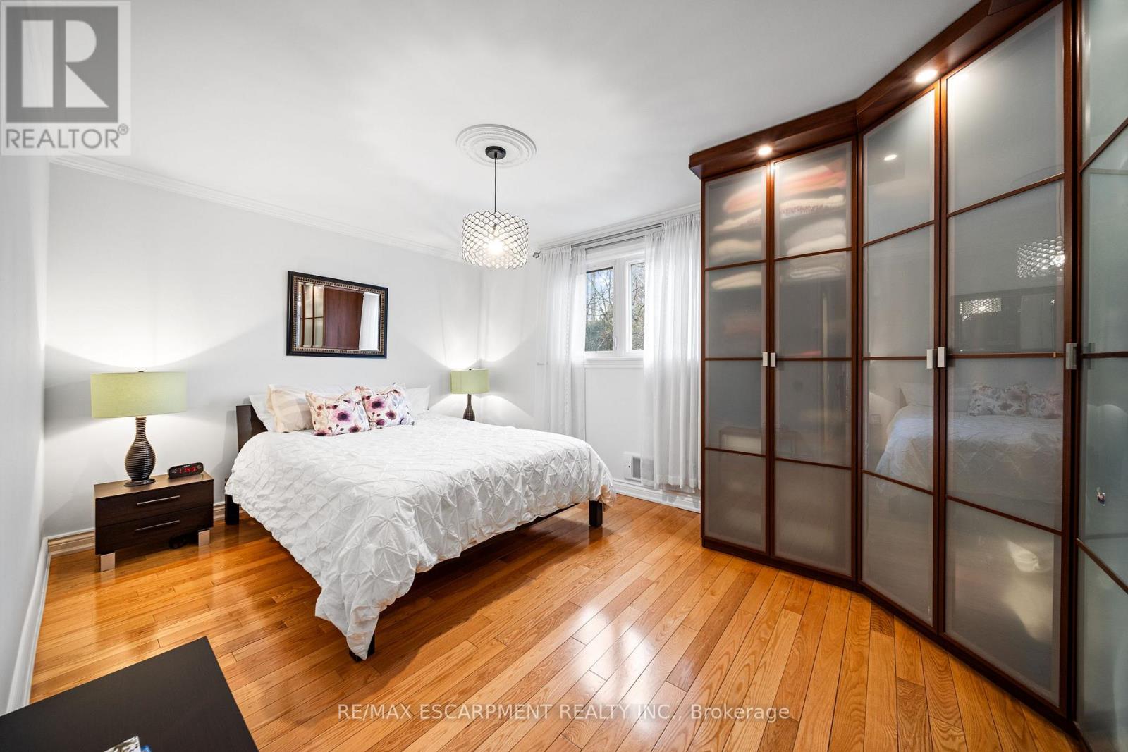 1045 BLOOR STREET - 21