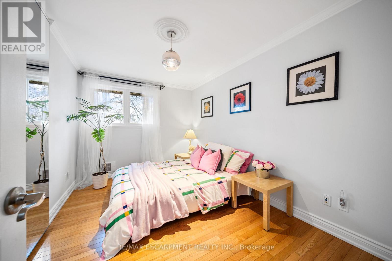 1045 BLOOR STREET - 23