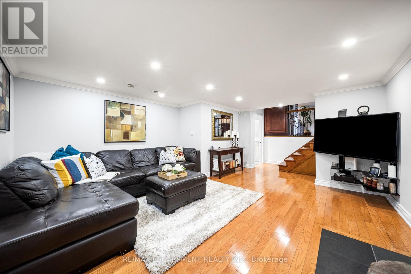 1045 BLOOR STREET - 26