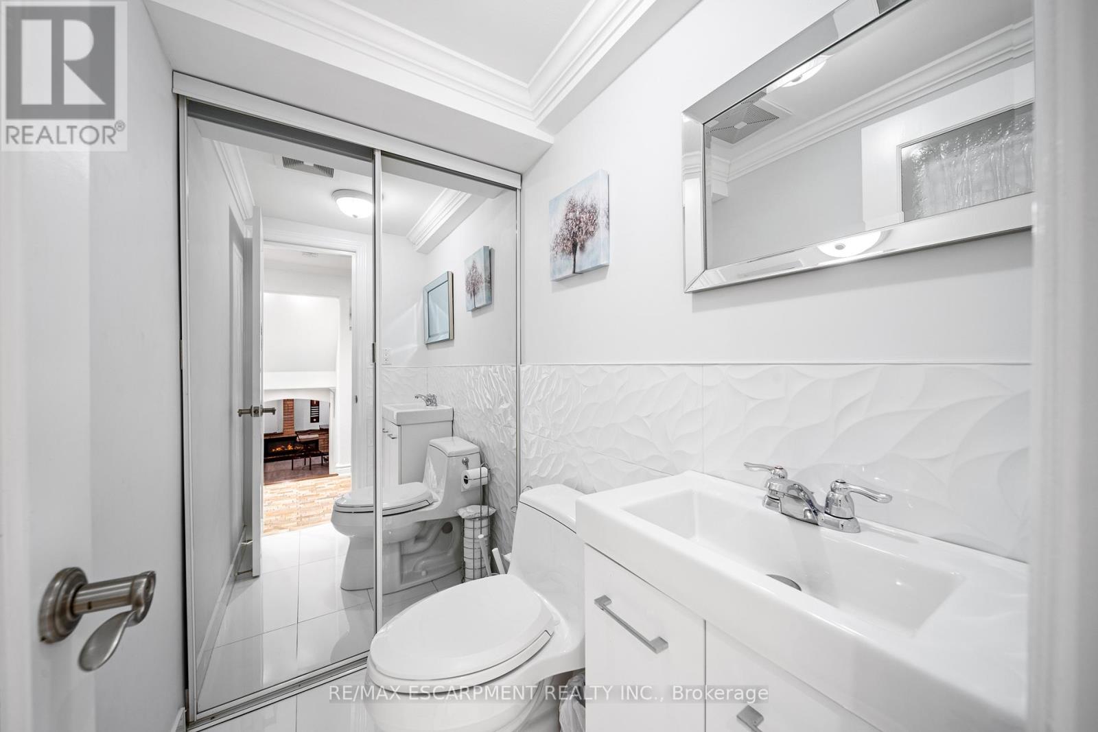 1045 BLOOR STREET - 27