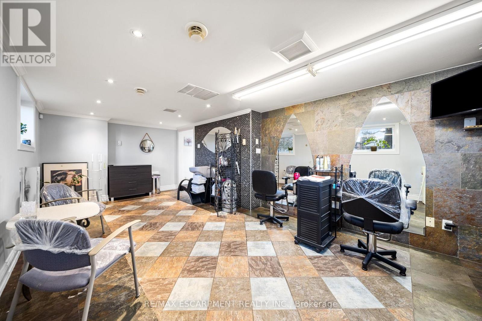 1045 BLOOR STREET - 30