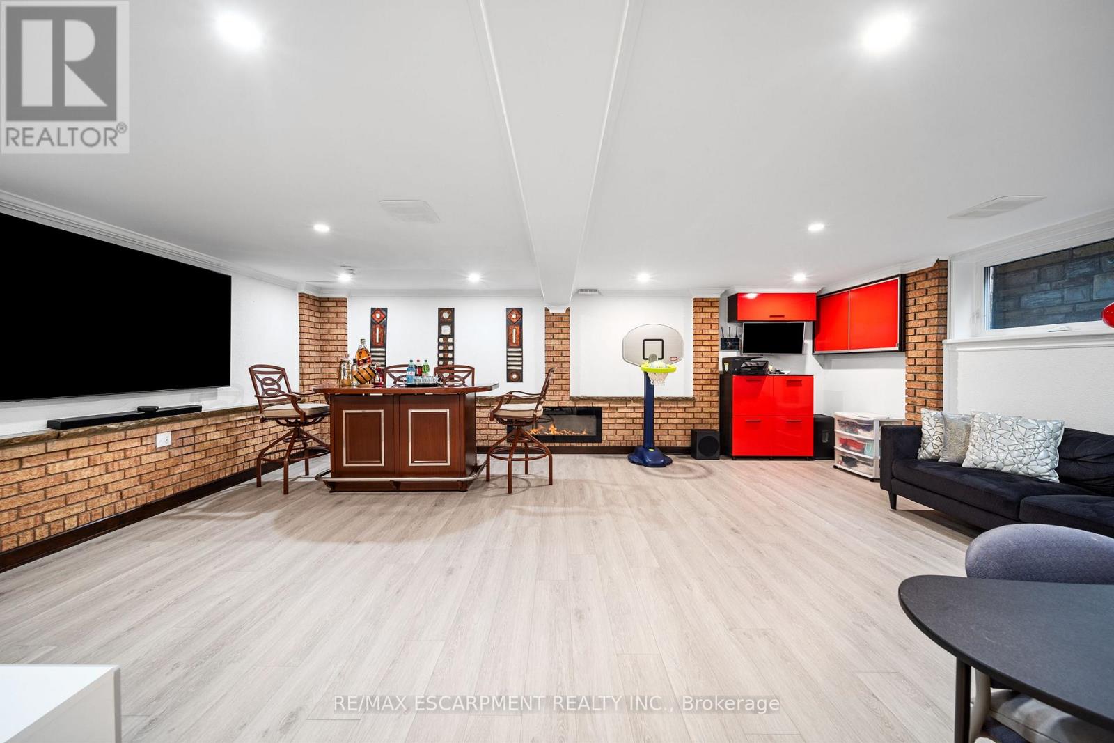 1045 BLOOR STREET - 32