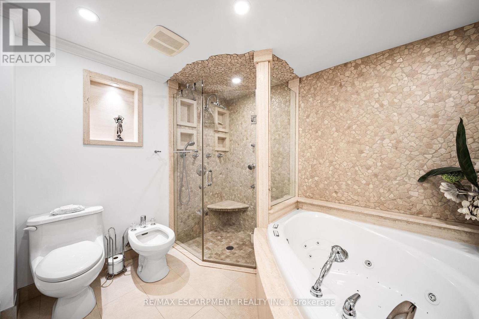 1045 BLOOR STREET - 35