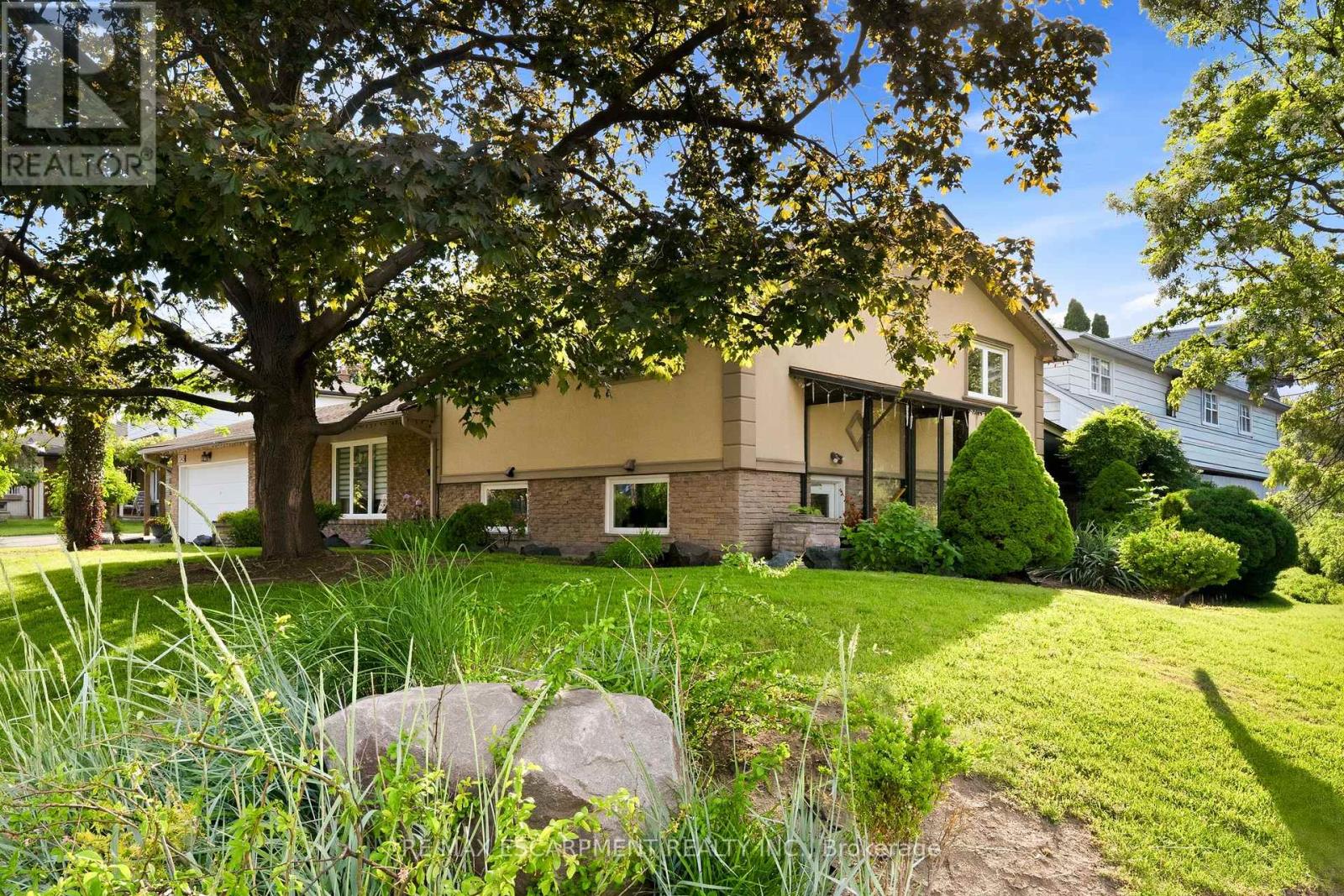 1045 BLOOR STREET - 4