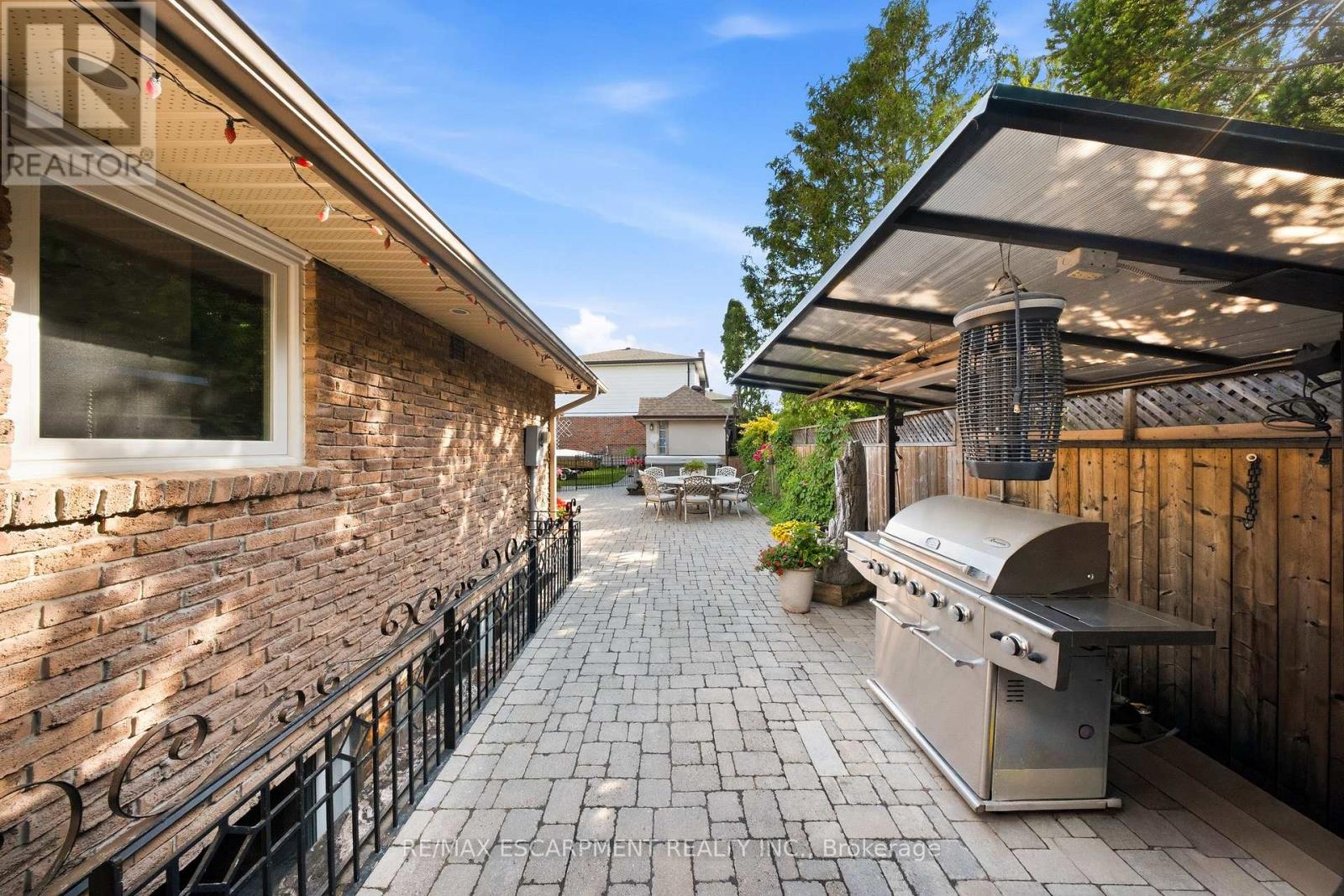 1045 BLOOR STREET - 40
