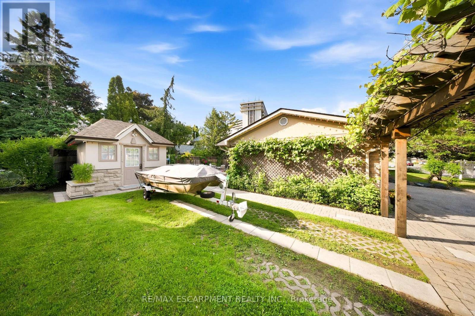 1045 BLOOR STREET - 43