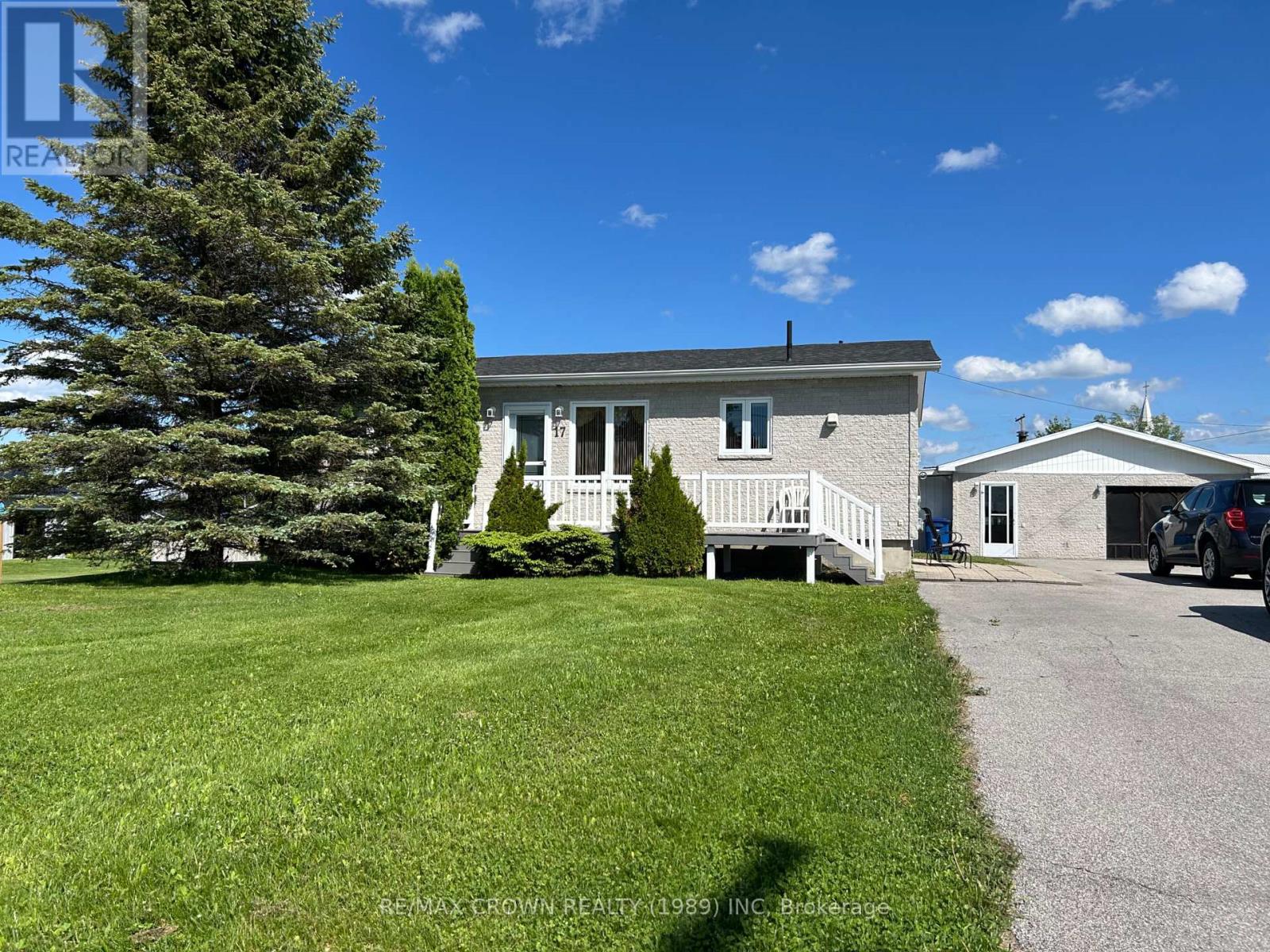 17 TREMBLAY, FAUQUIER AVENUE S - 17
