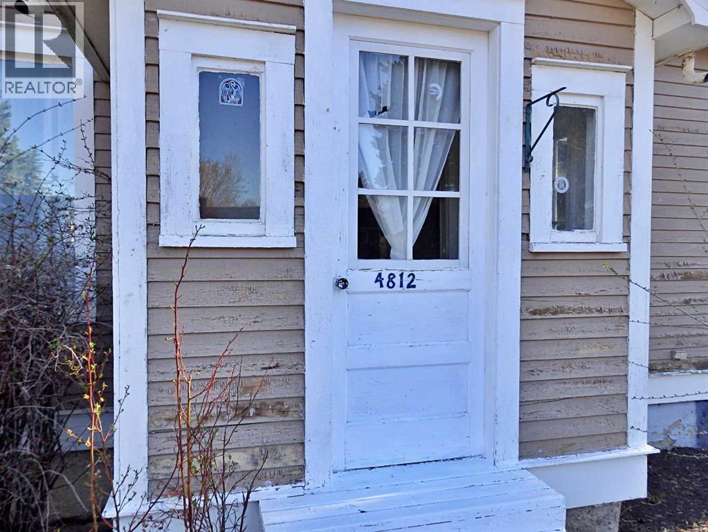 4812 51 Avenue - 8