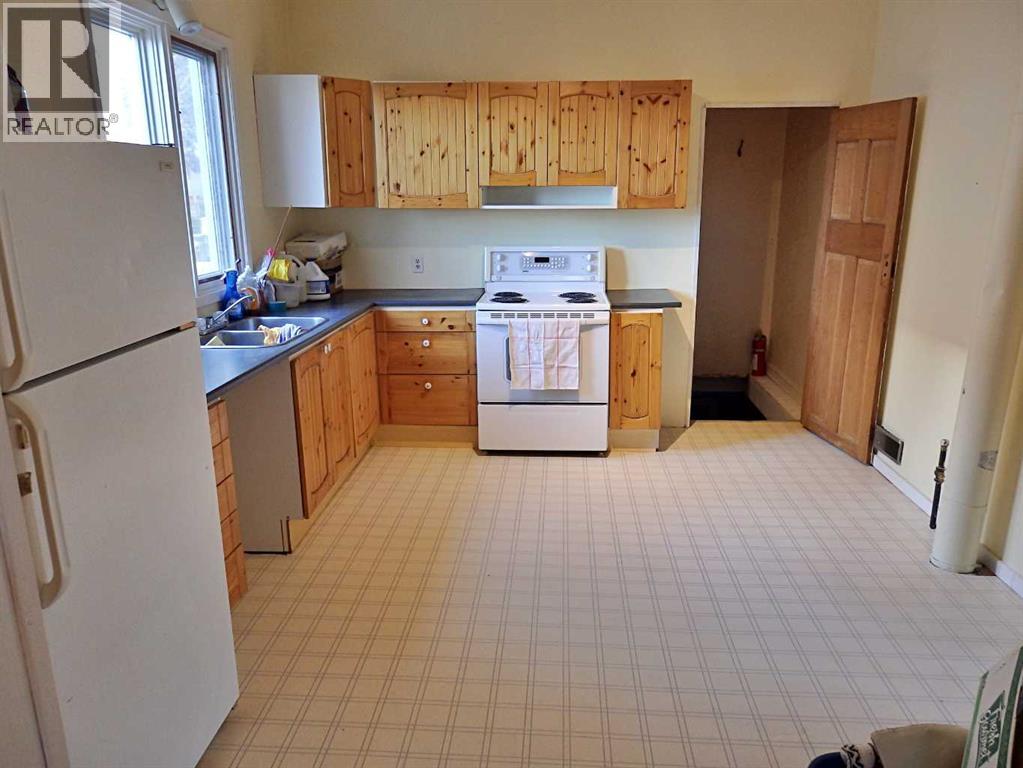 4812 51 Avenue - 13