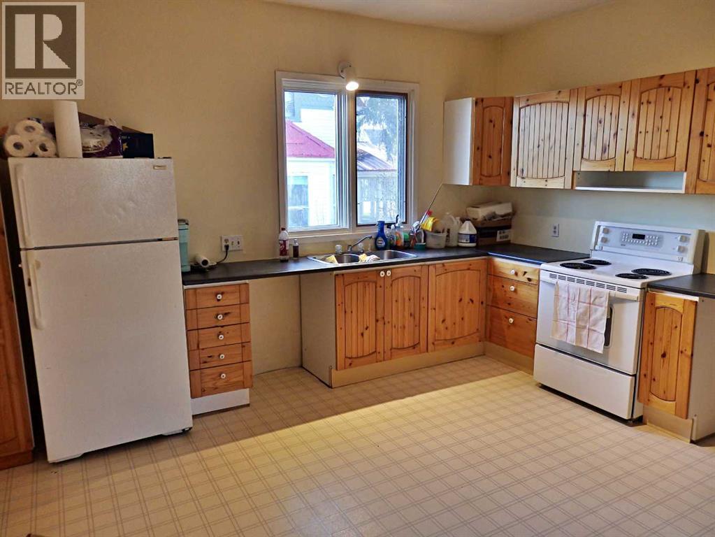 4812 51 Avenue - 11