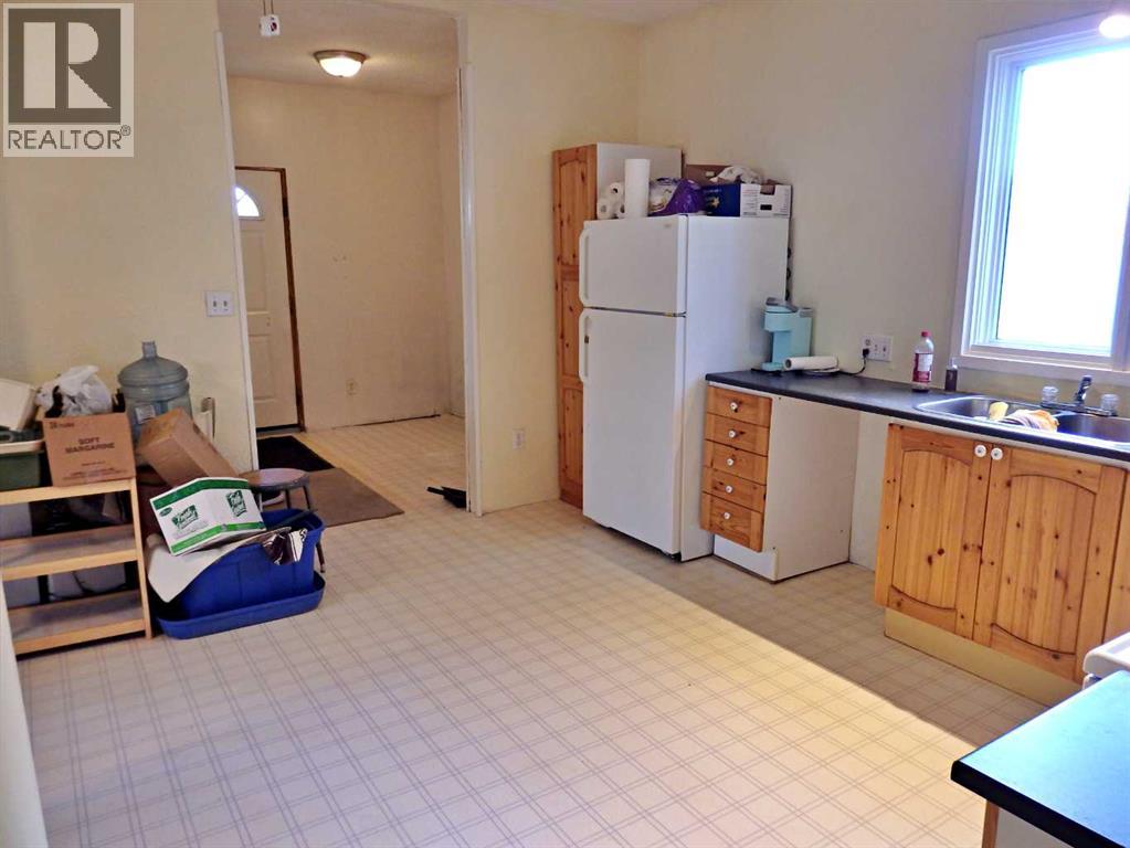 4812 51 Avenue - 9