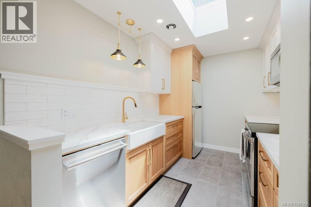 #307 1270 Beach Dr - 9