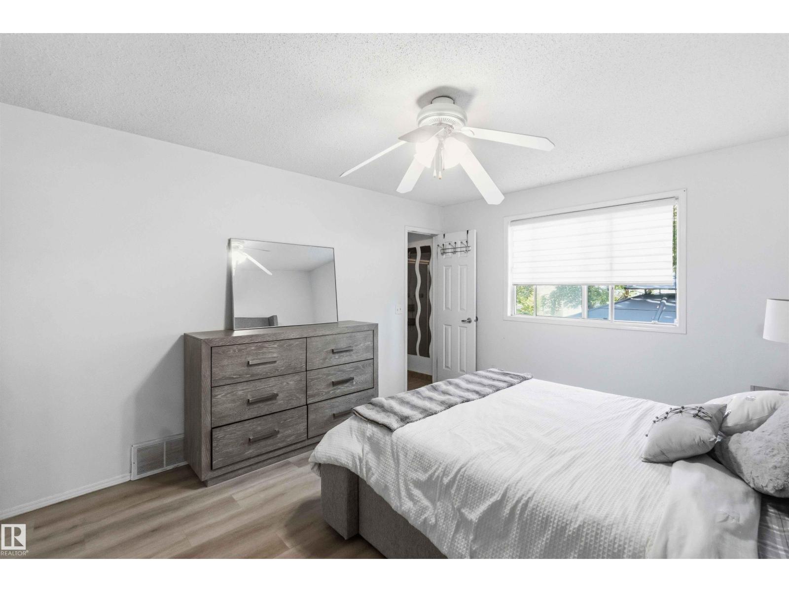 18808 72A AV NW - 33