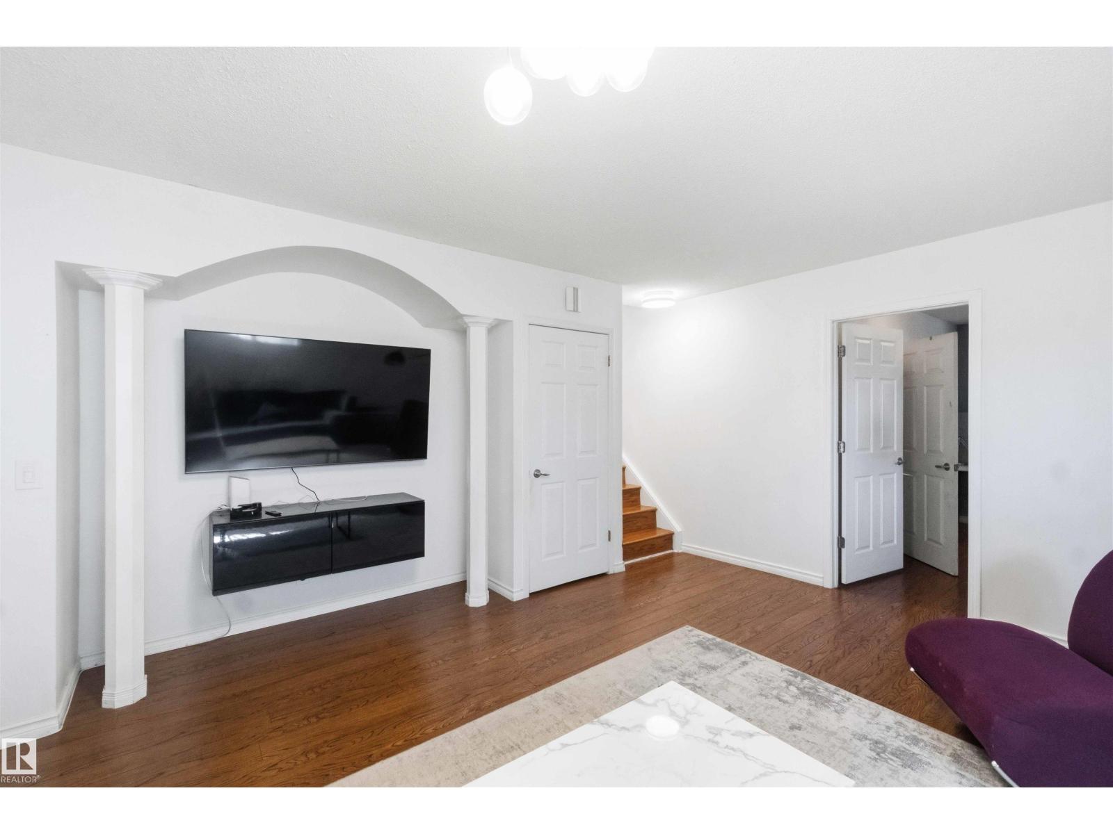 18808 72A AV NW - 41