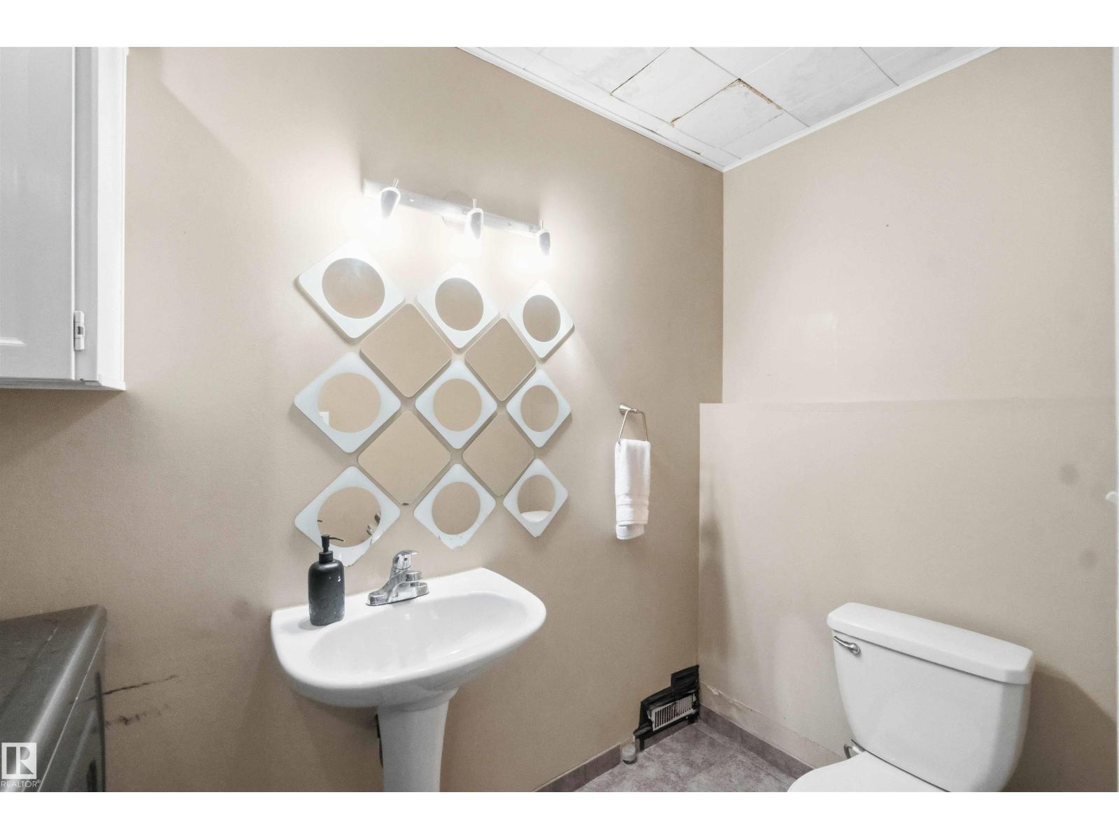 18808 72A AV NW - 46