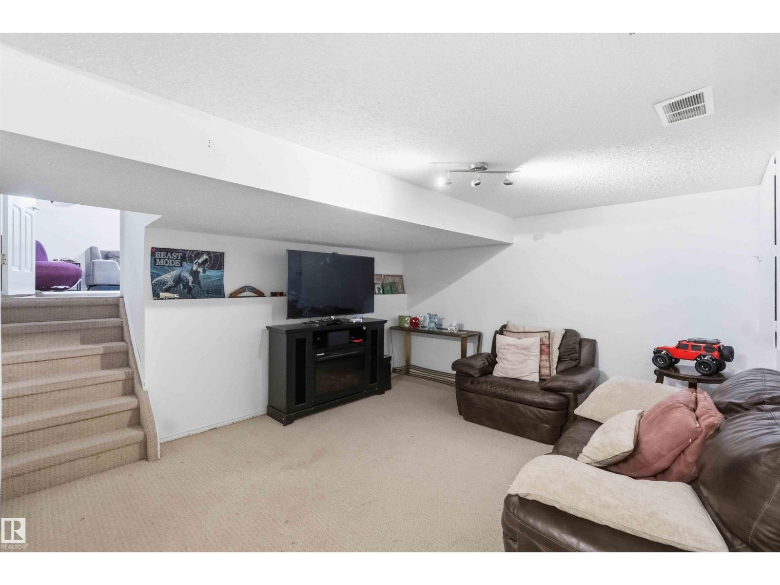 18808 72A AV NW - 47