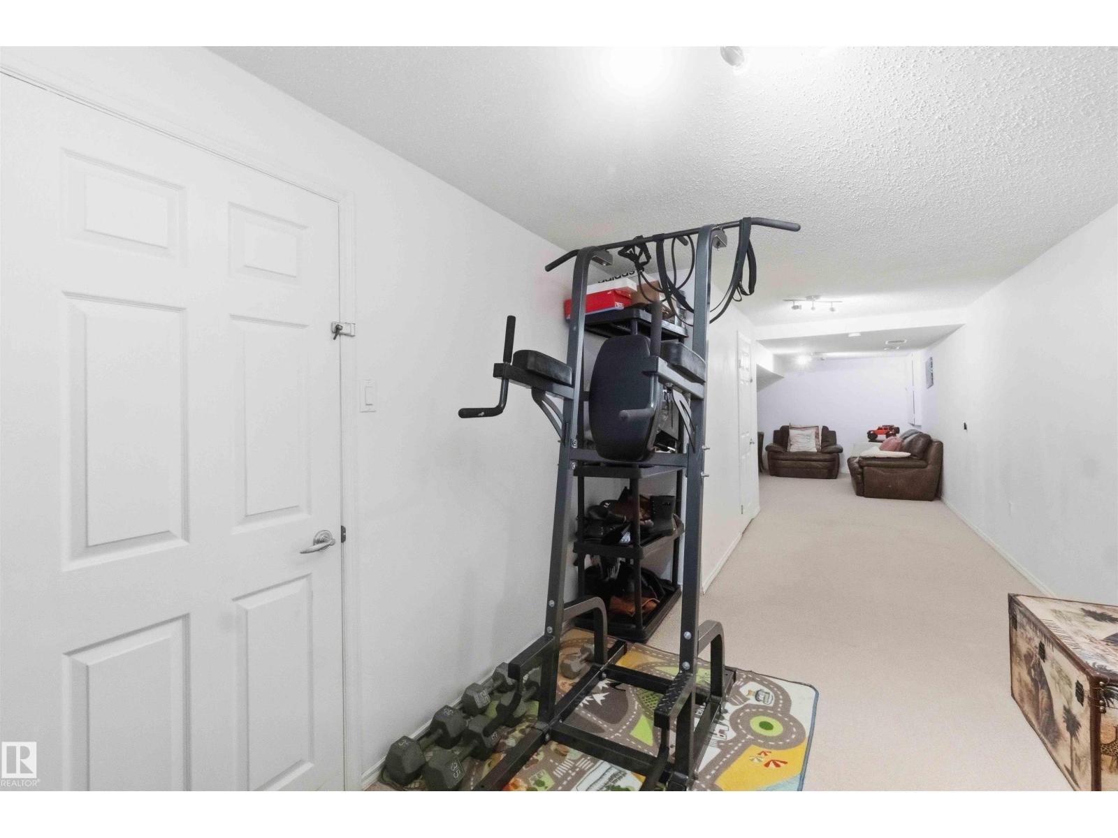 18808 72A AV NW - 52