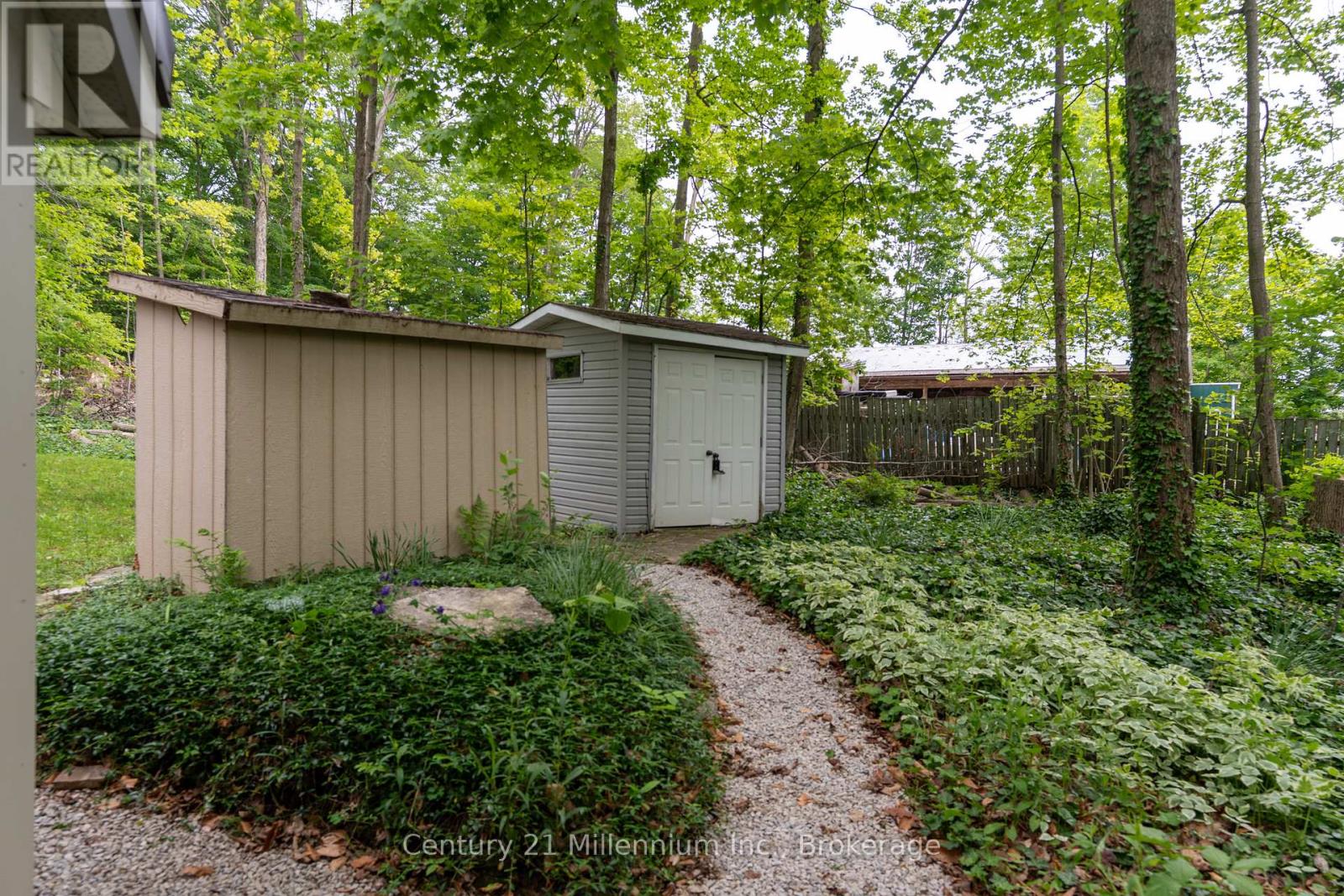 67 CHAPEL CRESCENT - 40