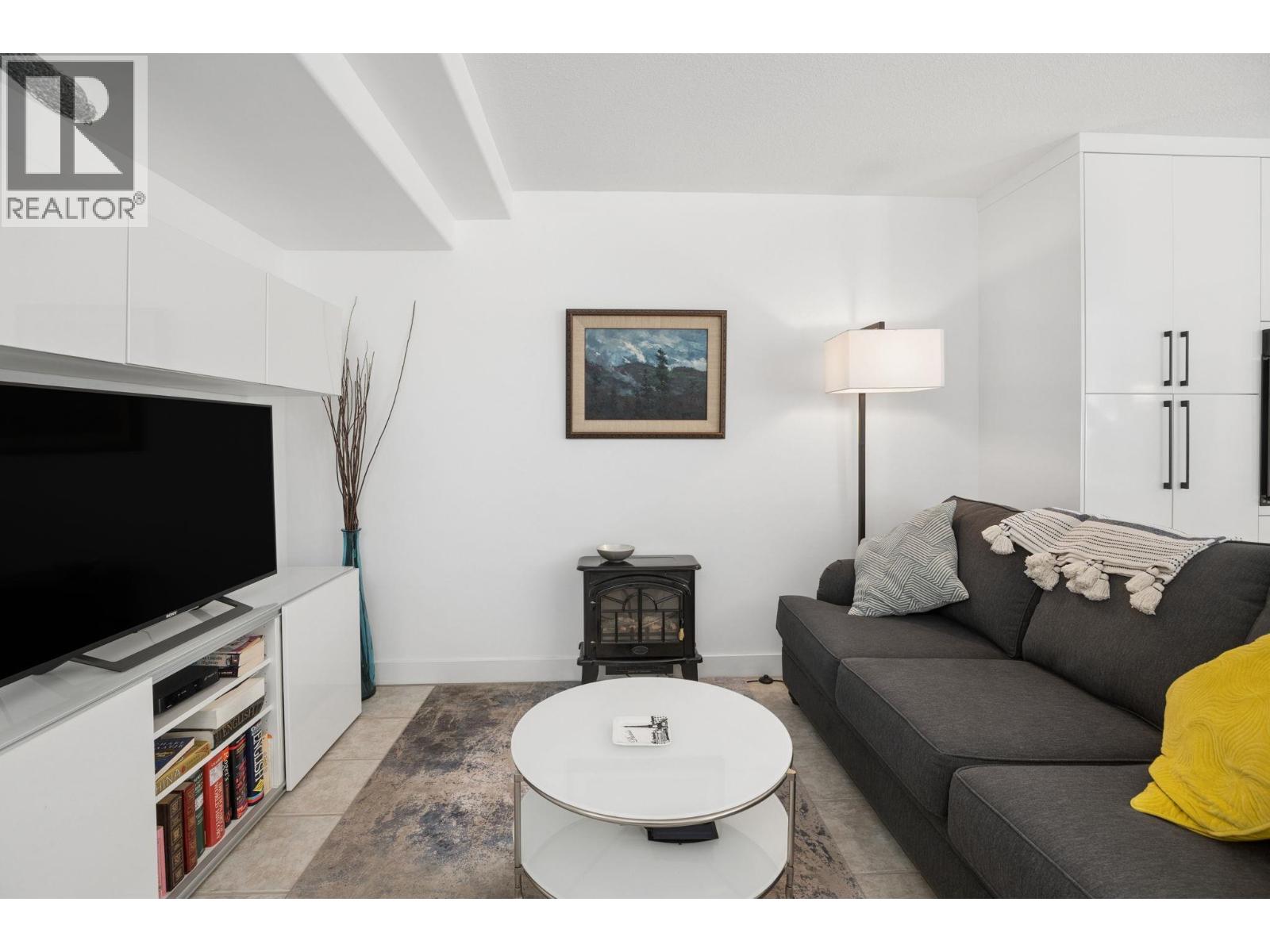 4S 1100 56 STREET, Delta