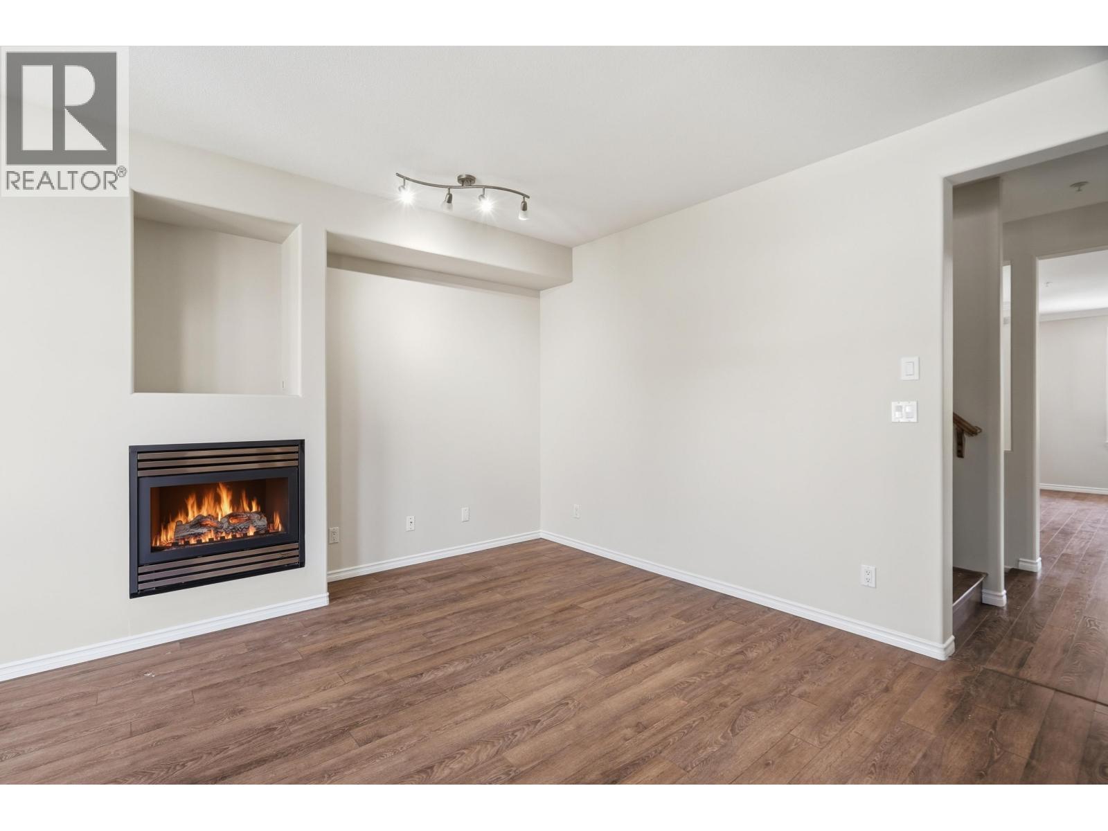 8 2281 ARGUE STREET, Port Coquitlam