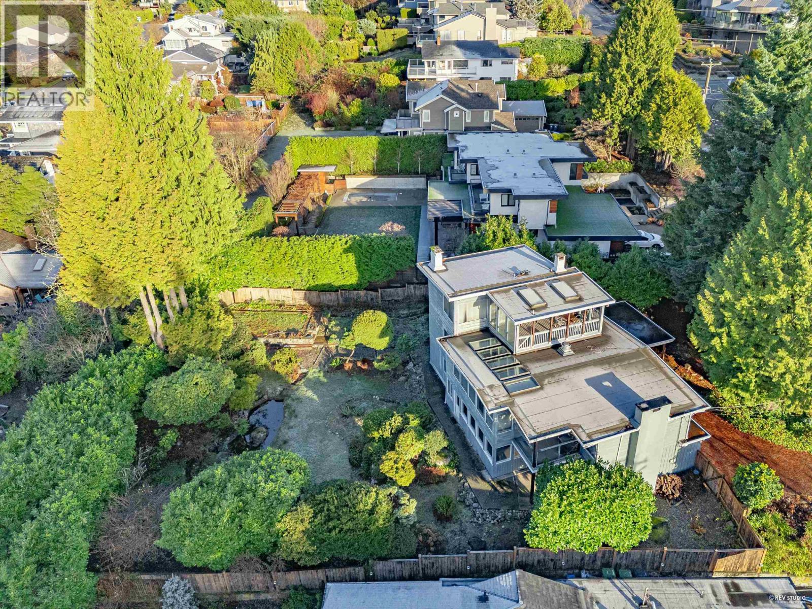 3729 ST. GEORGES AVENUE, North Vancouver photo 3