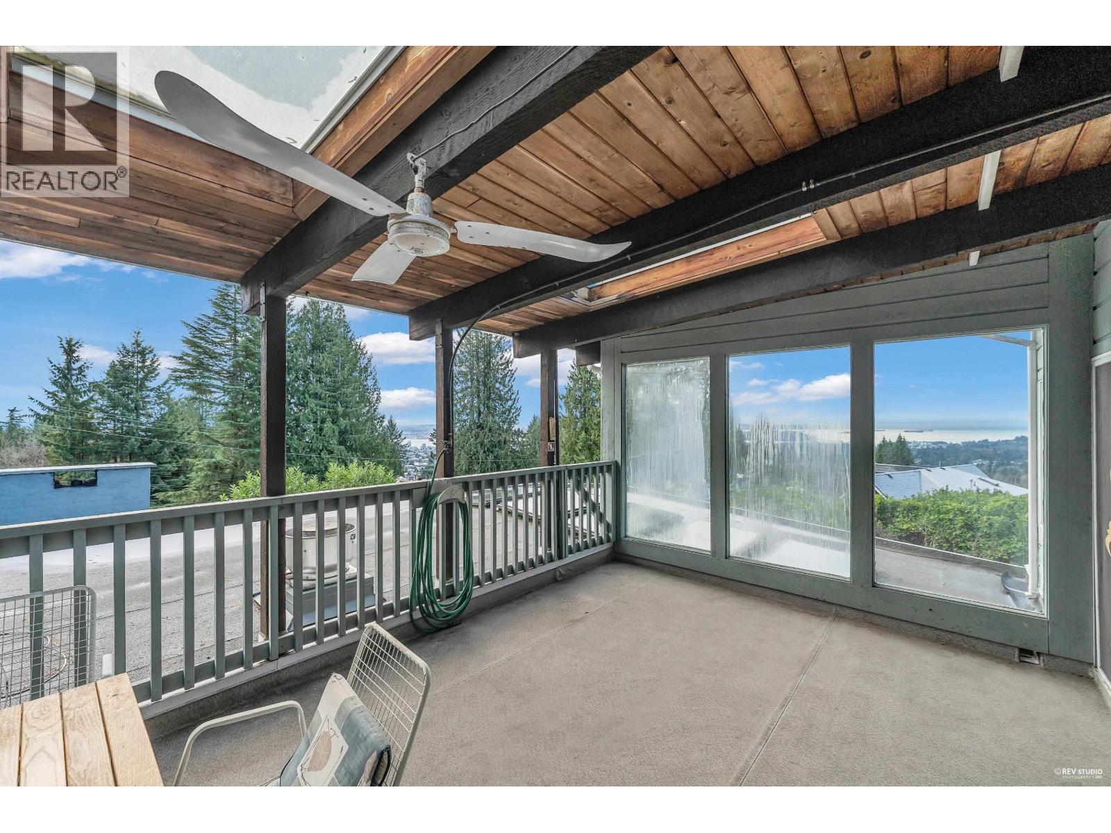 3729 ST. GEORGES AVENUE, North Vancouver photo 9