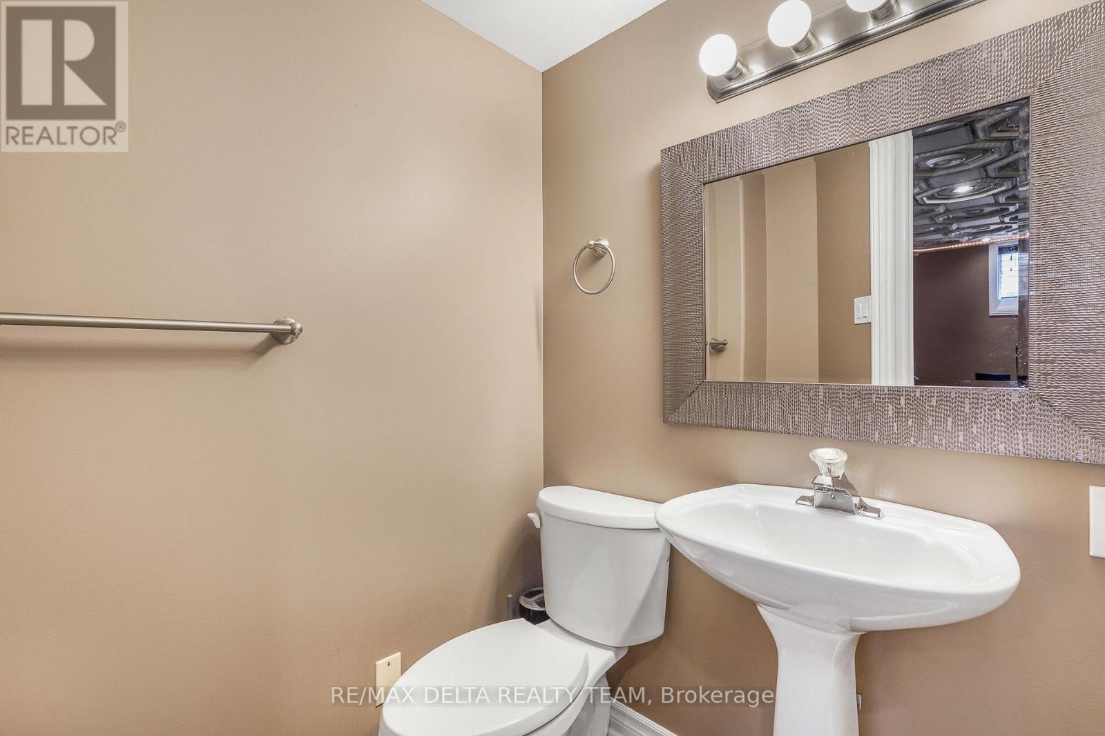 2040 SUNLAND DRIVE - 25