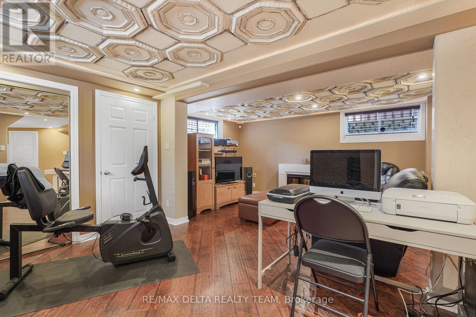 2040 SUNLAND DRIVE - 24