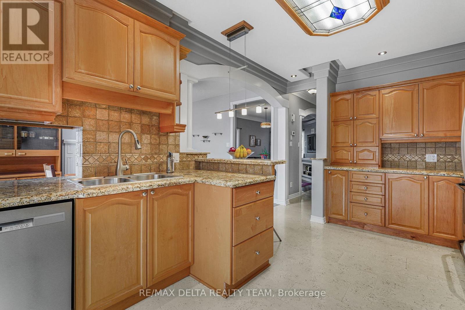 2040 SUNLAND DRIVE - 8