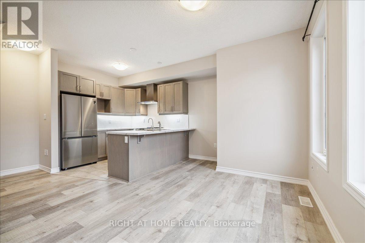 #93 445 ONTARIO STREET S - 1