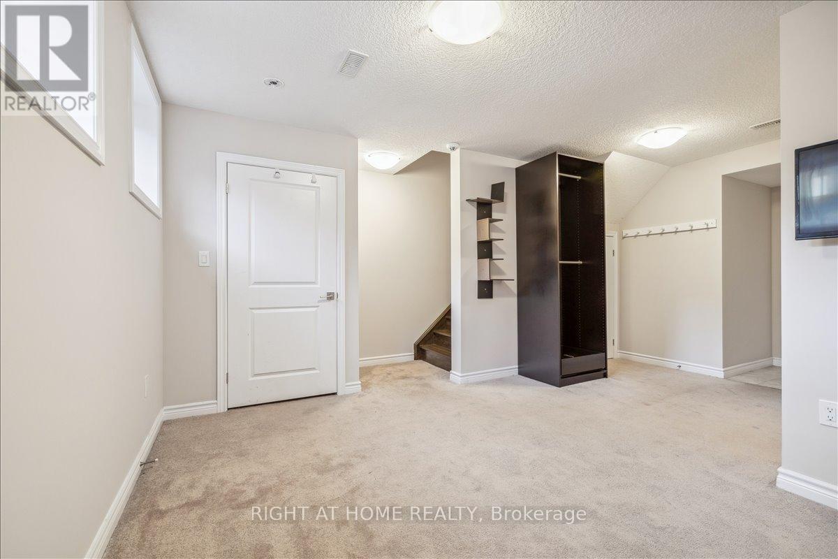 #93 445 ONTARIO STREET S - 27