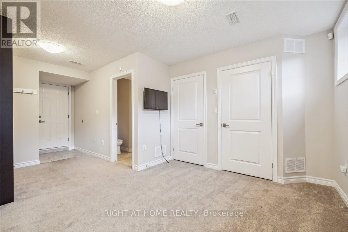 #93 445 ONTARIO STREET S - 29