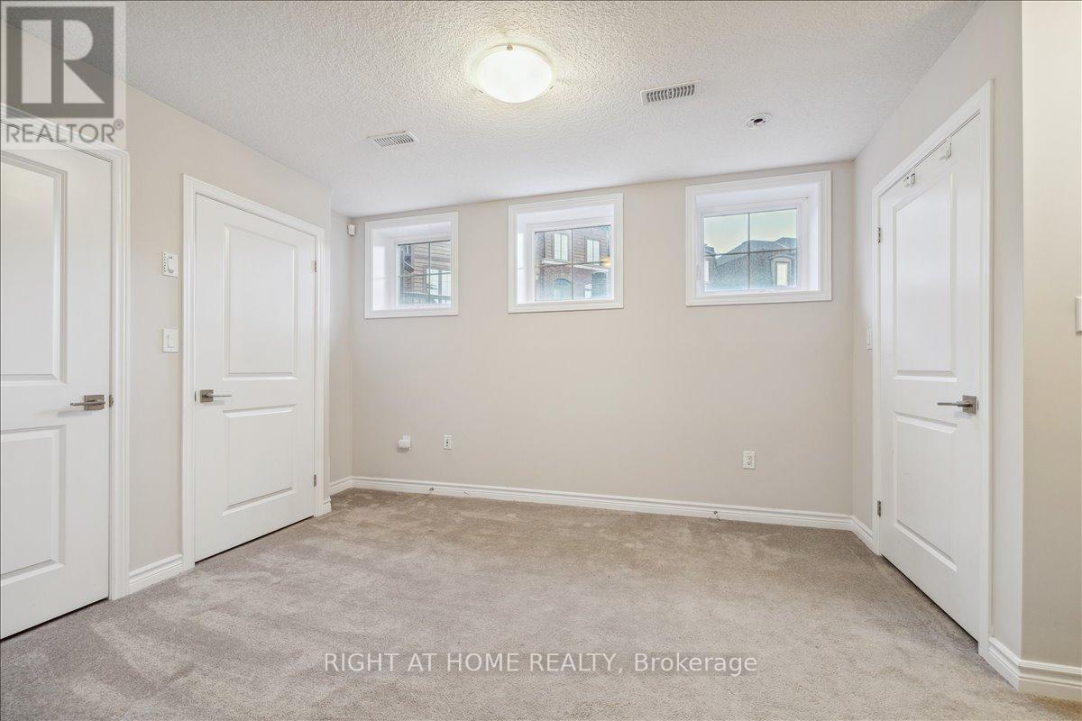 #93 445 ONTARIO STREET S - 30