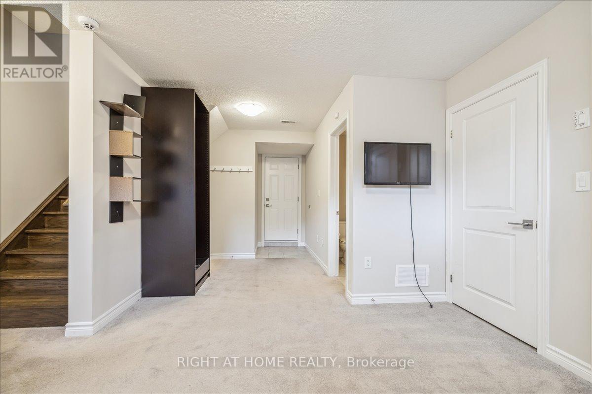 #93 445 ONTARIO STREET S - 28