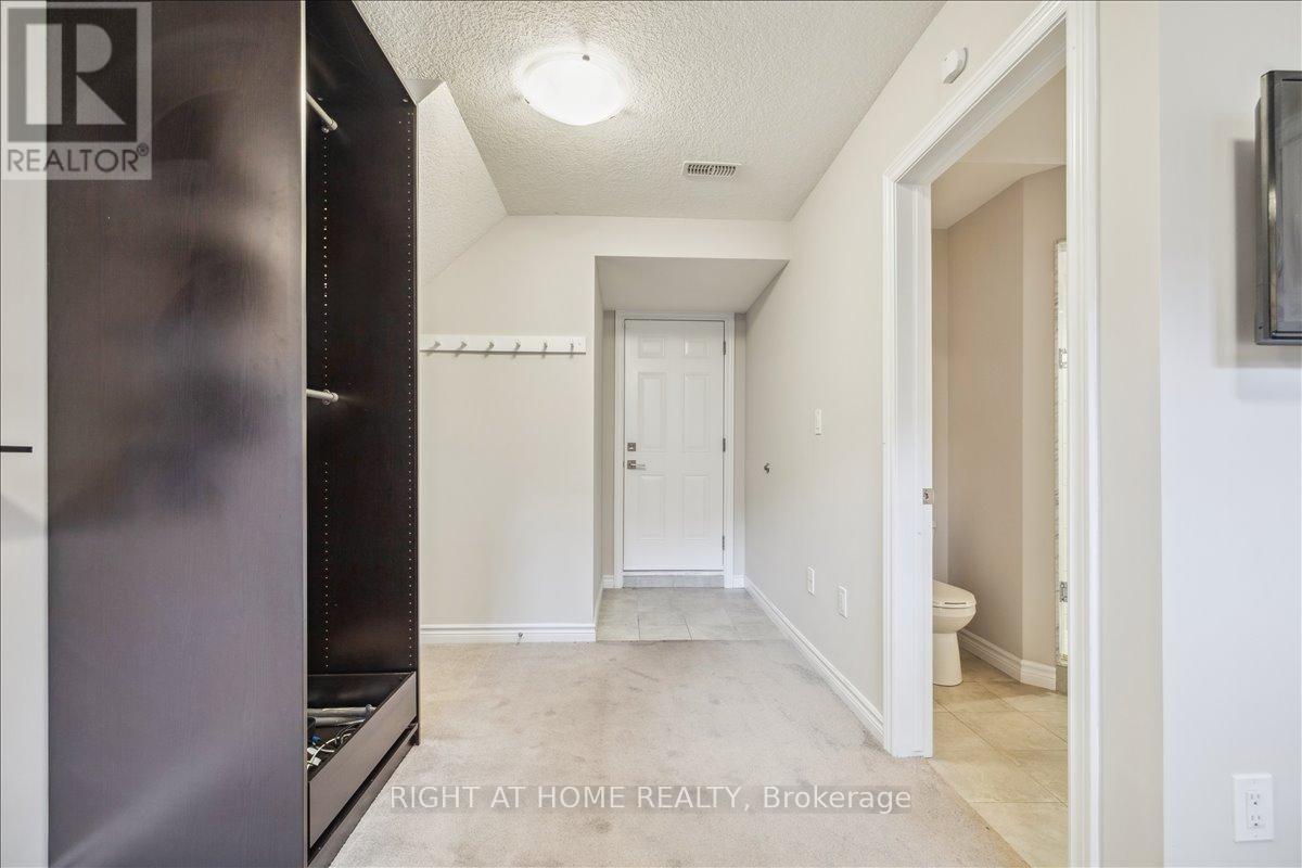 #93 445 ONTARIO STREET S - 31