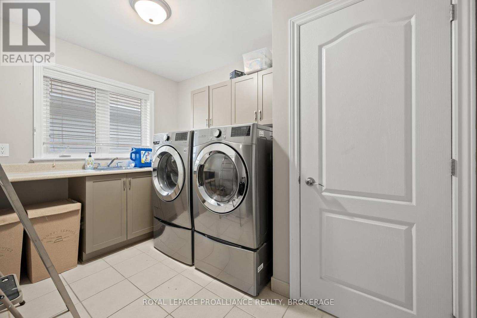 675 FIELDSTONE DRIVE - 24