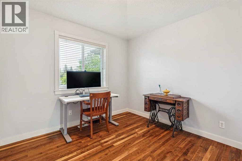 3rd bedroom currently used as an office space