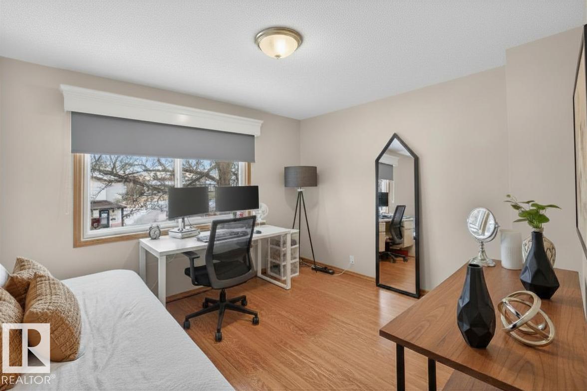14648 54 ST NW - 12