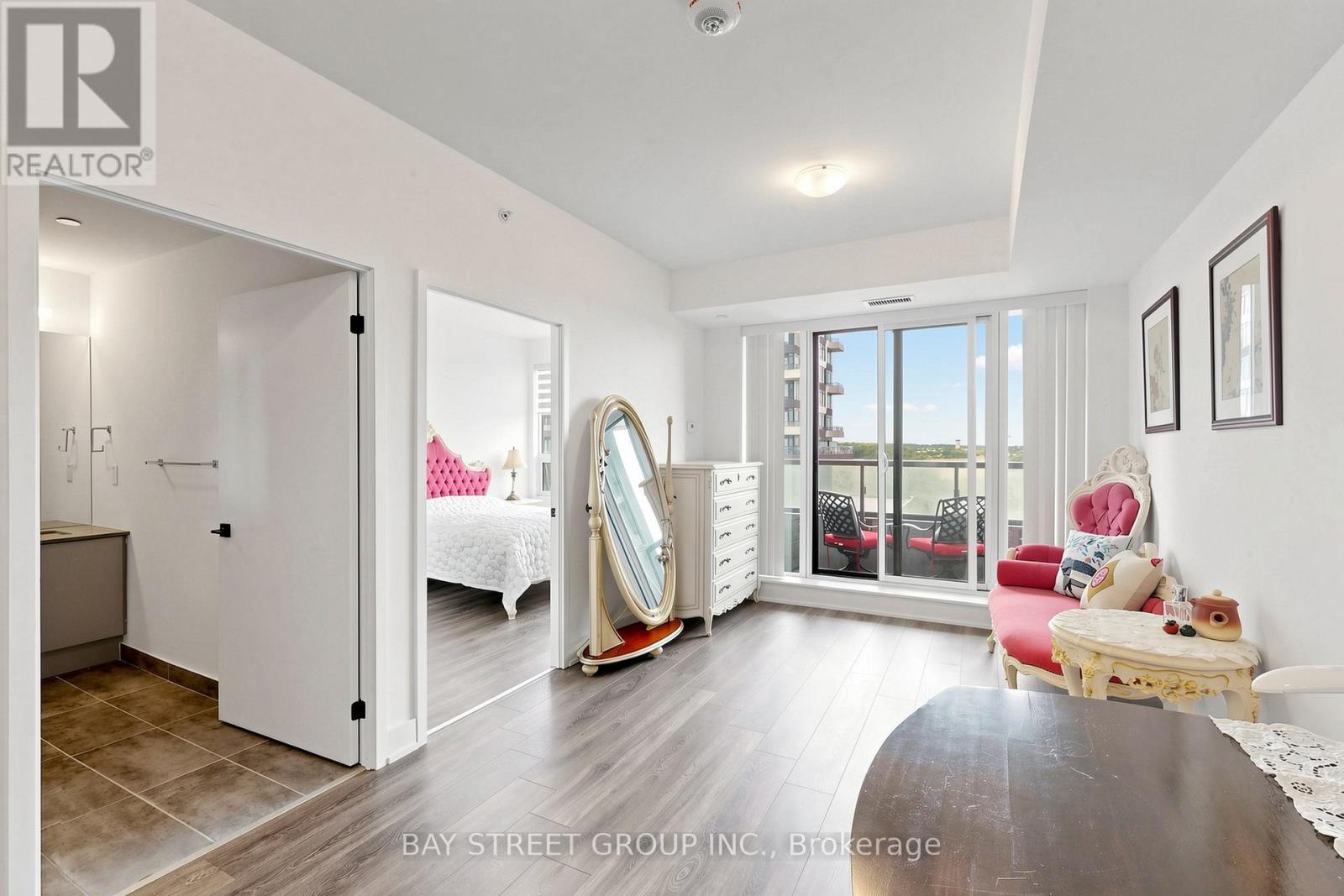 #725 2485 TAUNTON ROAD - 10