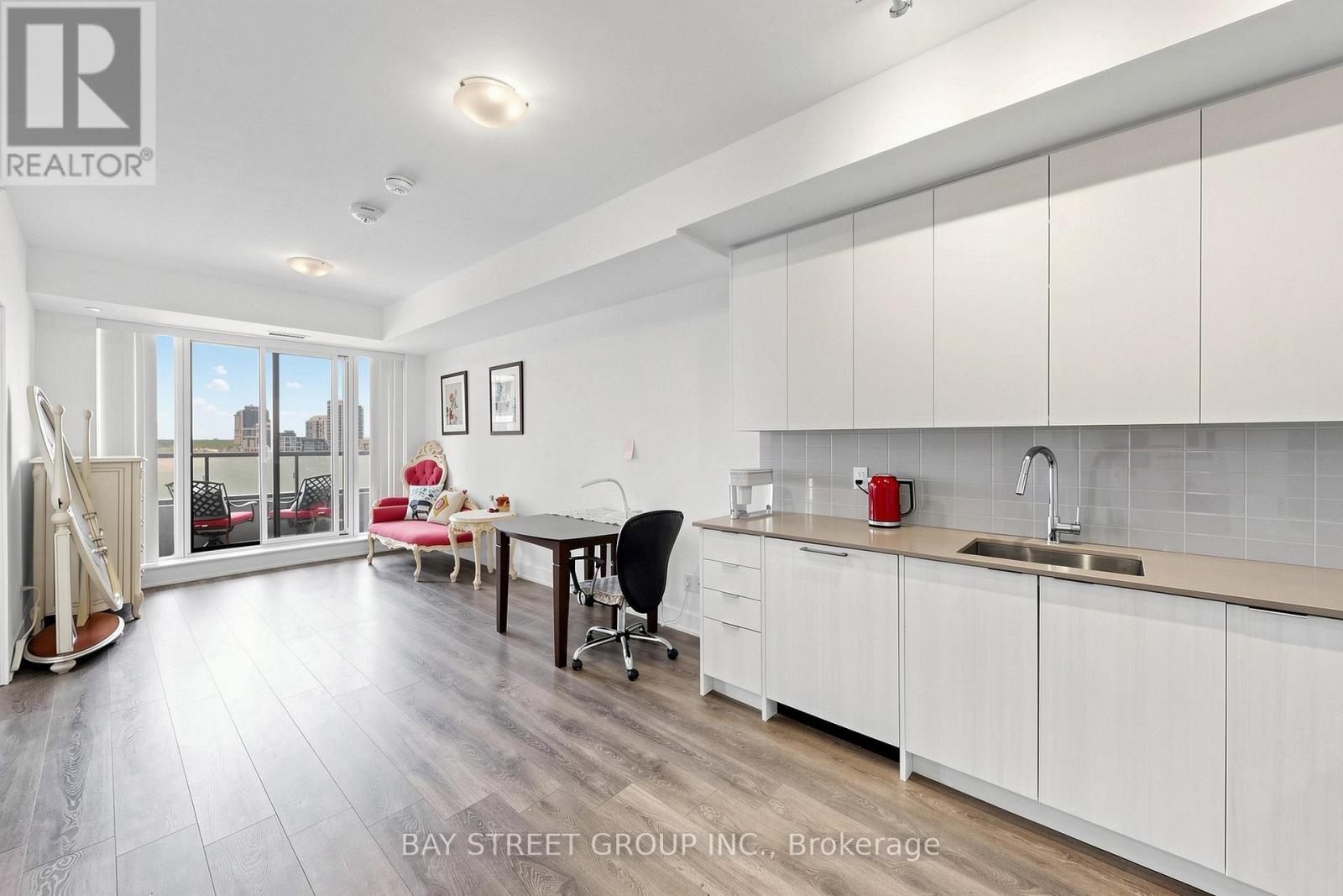 #725 2485 TAUNTON ROAD - 14