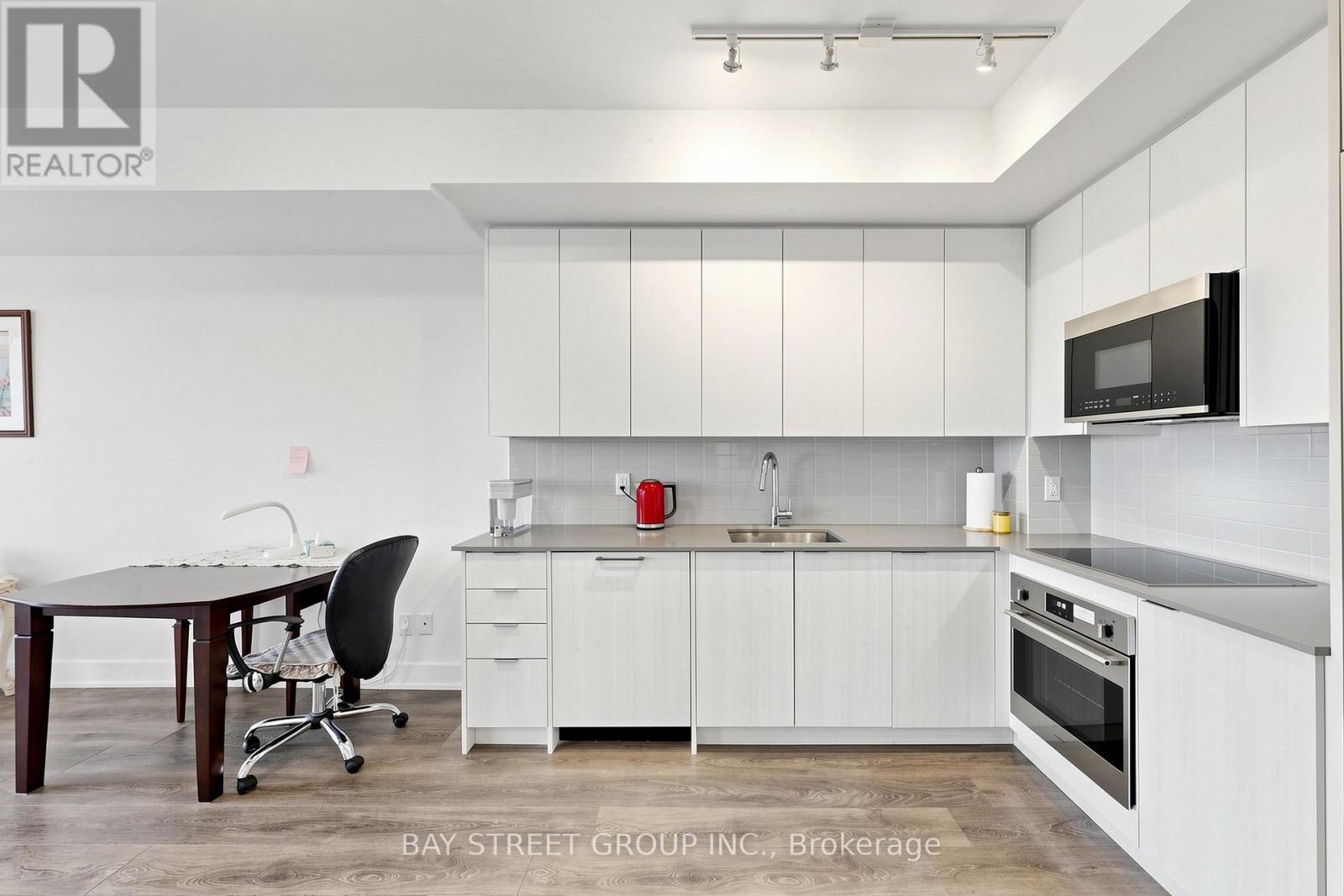 #725 2485 TAUNTON ROAD - 15